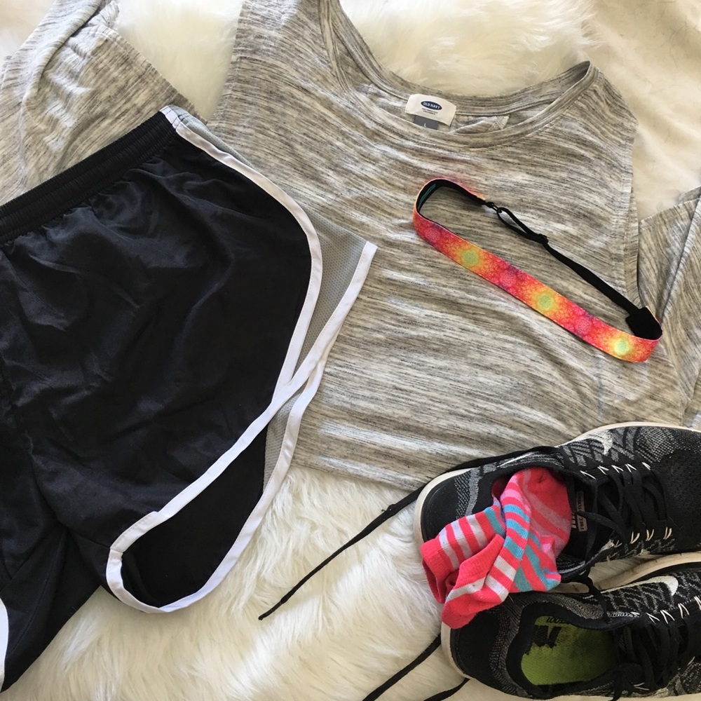 Sleeveless gray top w/open back